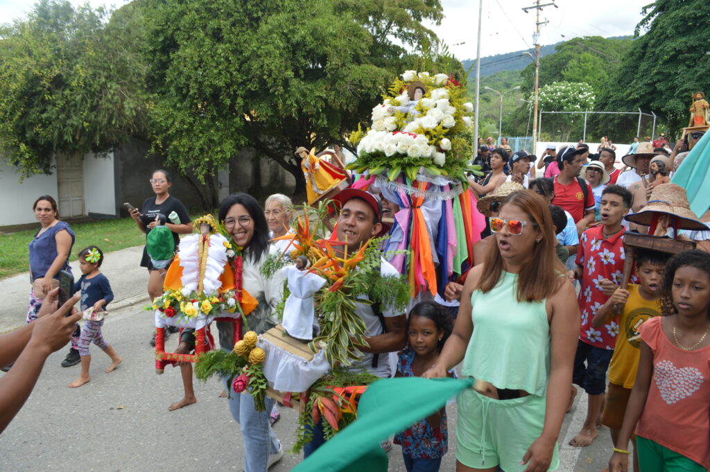 La familia Peralta se sumó a la festividad