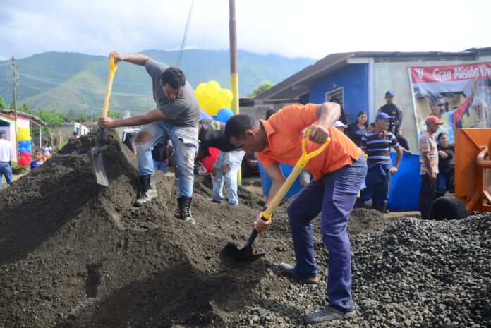 Las casas se están construyendo en la comunidad Villa Rosa