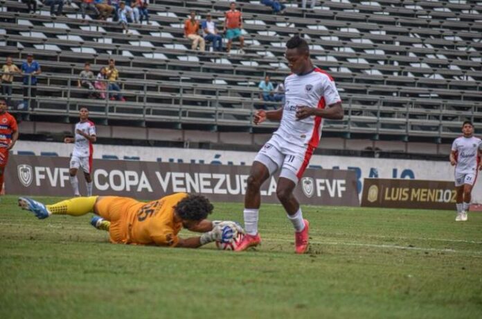 Los Colosos desperdiciaron claras oportunidades de igualar el partido