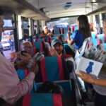 Los usuarios recibieron detalles, así como transportistas y trabajadores del terminal