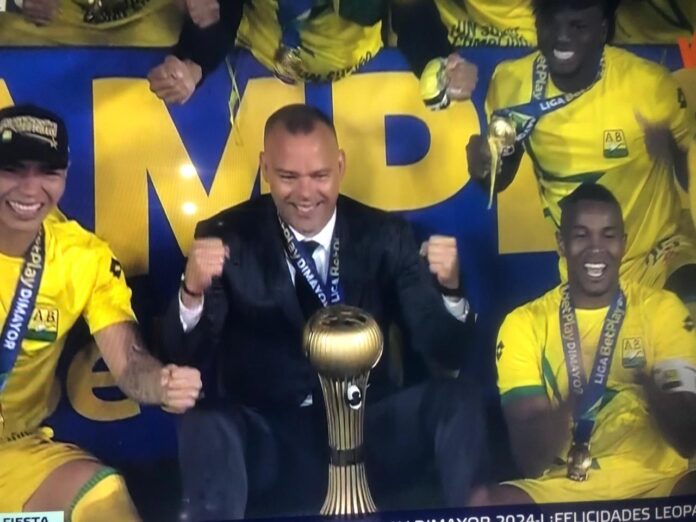 El técnico yaracuyano celebra su segundo título en Colombia