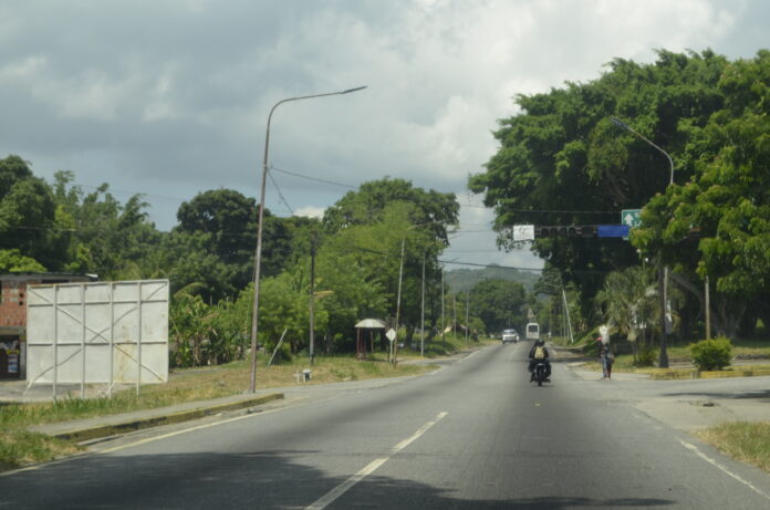 Es peligroso el tramo entre el puente del municipio Sucre y el sector San Jerónimo (Cocorote), por la Carretera Panamericana