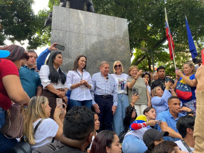 Cientos de ciudadanos respaldaron la actividad.