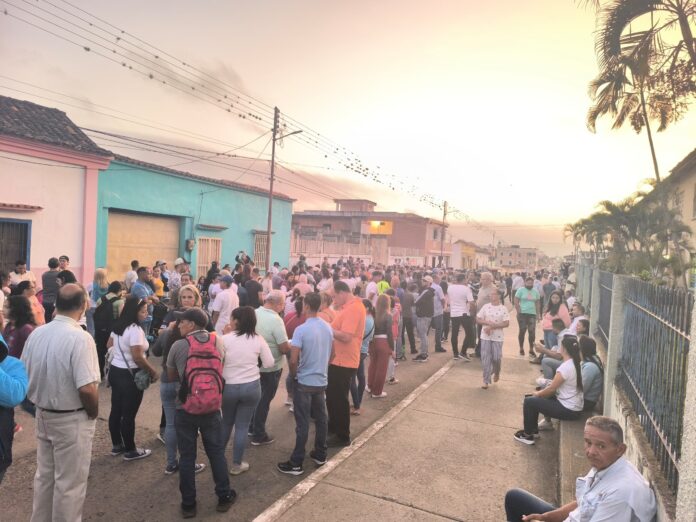 Nutrida asistencia en el Grupo Escolar Francisco Javier Ustáriz