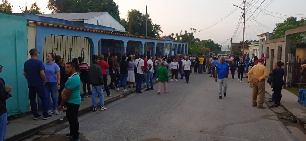 En el centro de votación EB Tomás González no ha iniciado el proceso