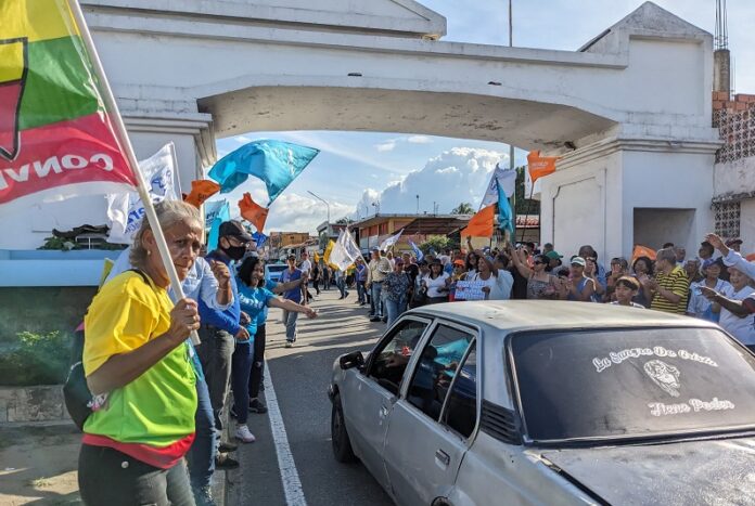 Entregaron volantes e invitaban a votar por el candidato de la Unidad