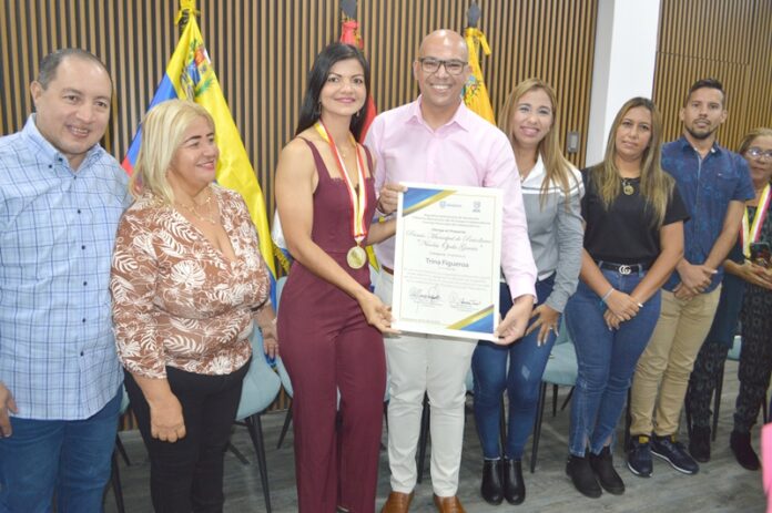 Durante un acto realizado el lunes #9Julio, el alcalde de Independencia José Mujica y los representantes de la Cámara Municipal entregaron los premios de periodismo “Nicolás Ojeda García” y “Maglio Jesús Colina” a un grupo de comunicadores sociales, quienes el 27 de junio celebraron su día. La finalidad es destacar la labor que realizan estos profesionales en pro de los yaracuyanos.