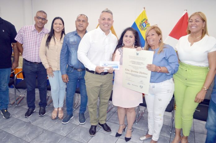 Continúan las premiaciones para el gremio periodístico, esta vez la Alcaldía en conjunto con la Cámara Municipal de San Felipe otorgaron los premios Nicolás Ojeda Parra, Pedro Pablo Cárdenas y el alternativo Rafael Villamizar, este último en su primera edición. El alcalde Rogger Daza destacó la labor que cumplen los comunicadores sociales en estos tiempos de cambios.