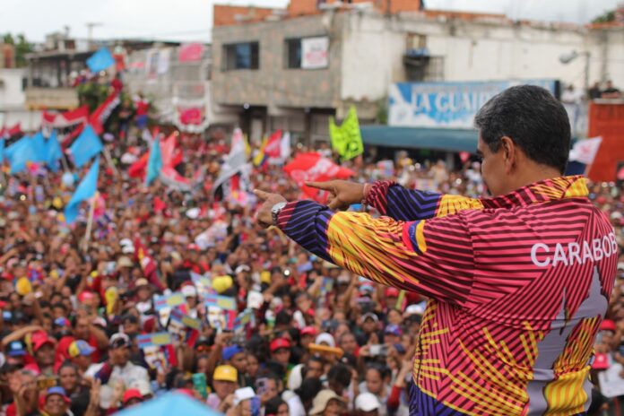 Maduro participó en un acto de masas en Valencia