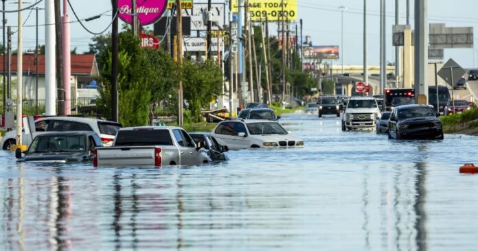 Habitantes están teniendo que lidiar con la falta de luz en medio de un verano con temperaturas de más de 40 grados