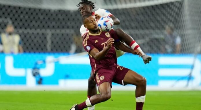 Salomón Rondón marcó un gol de ensueño para empatar en la segunda mitad Foto cortesía