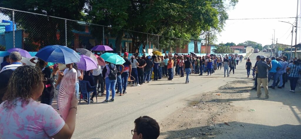 Todos se organizan para pasar por grupos