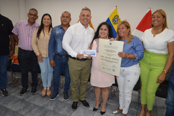 Yecenia Media recibió el Premio por la mención impreso