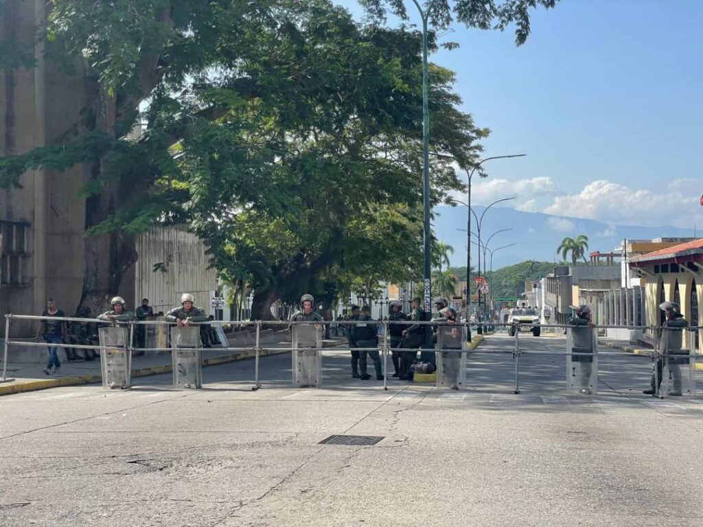 Adyacencias a la Gobernación siguen custodiadas