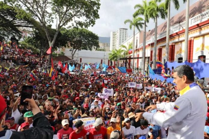 El Jefe de Estado recibió en Miraflores la marcha en apoyo a su Gobierno