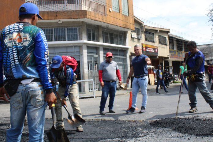 El mandatario indicó que se sustituyó la carpeta asfáltica en varios tramos