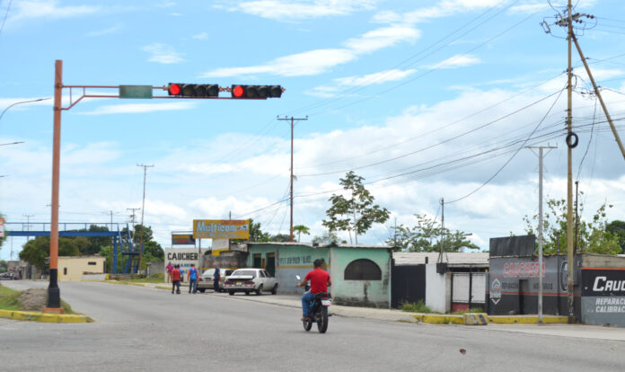 Están atracando a las personas aprovechándose de que la zona está a oscuras