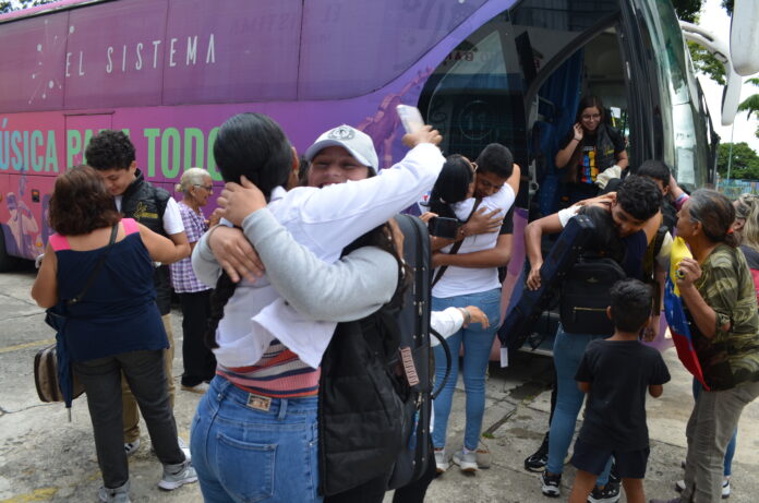 Familiares los esperaron y los felicitaron por su destacada participación