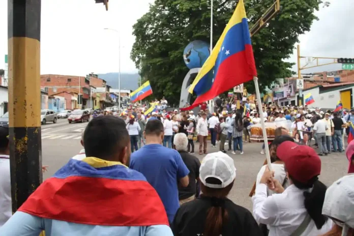 Ciudadanos se concentraron pacíficamente este miércoles en la Plaza Daniel Tinoco de San Cristóbal