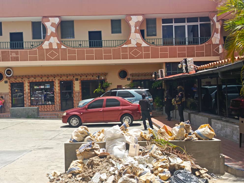 El vehículo fue retirado del Centro Comercial  Venecia en la capital bruzualense