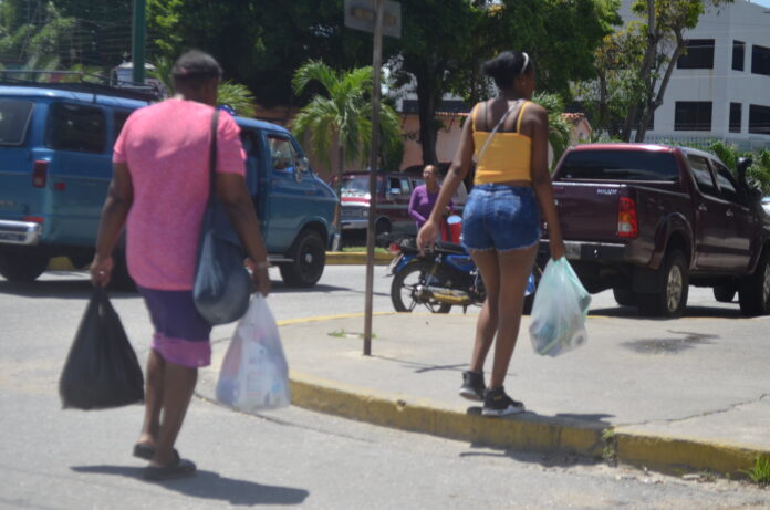 Muchos salieron a realizar sus compras básicas este viernes