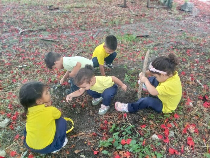 Es necesario lavar las manos con frecuencia a los pequeños