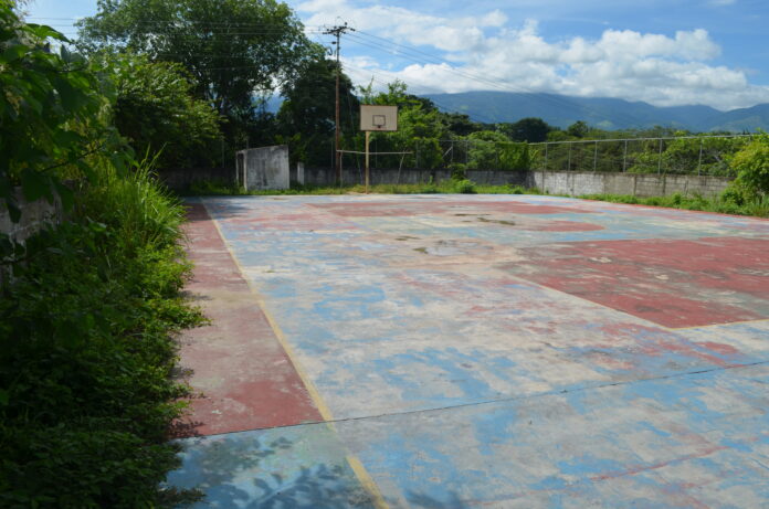 Cancha del sector El Olvido en Sucre está en total deterioro