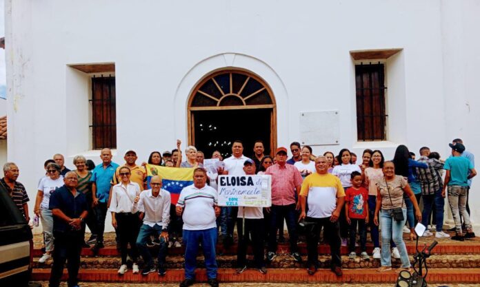 Simpatizantes de Edmundo y María Corina asistieron a la misa y luego se reunieron en las afueras del templo