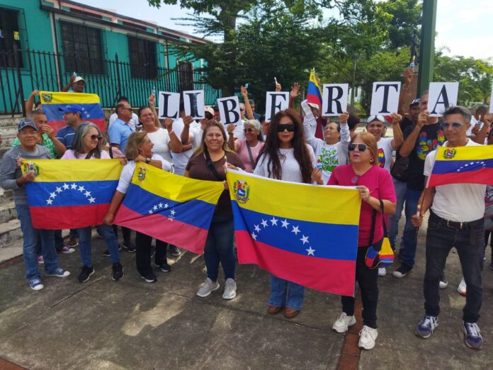 Un grupo se concentró en la plaza de La Ascensión