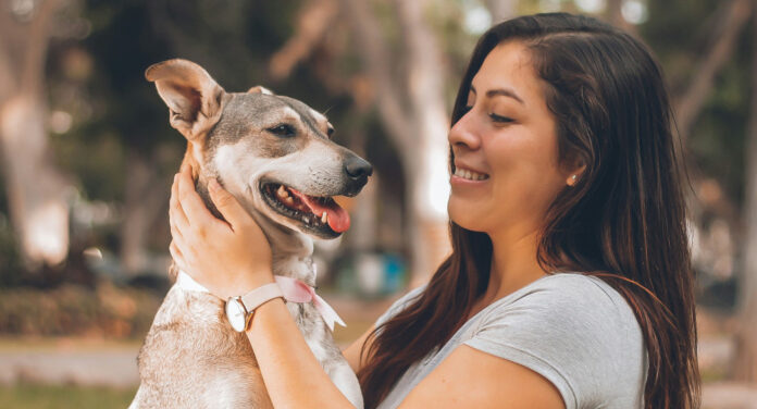 Son varios los estudios que demostraron los beneficios emocionales de las interacciones con animales