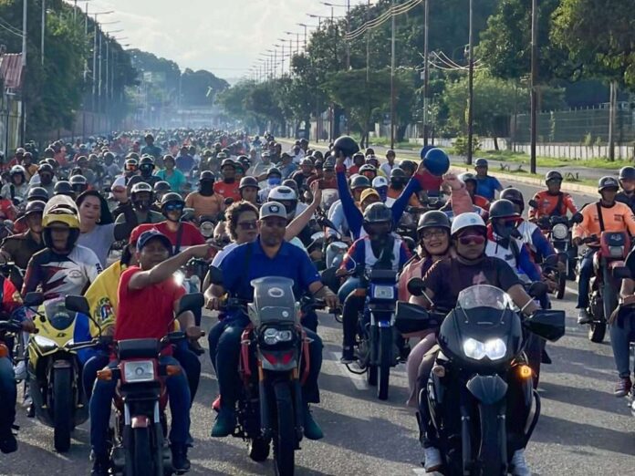 En Petare, Miranda, se desplegó este sábado una movilización pacífica de motorizados en respaldo a Maduro, la cual se desplazará hasta Miraflores Foto referencial