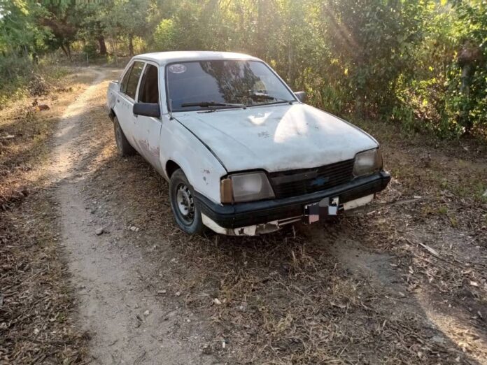 El sujeto huyó del sitio de la agresión dejando abandonado el carro