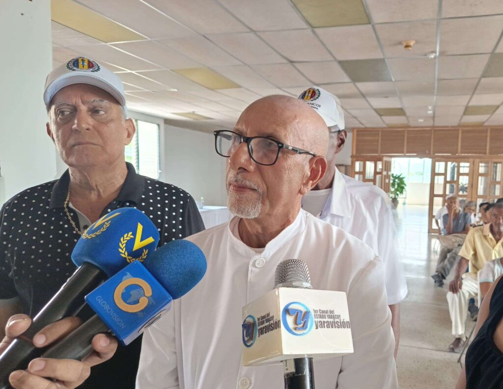 Elio Escalona, secretario general de AD- Yaracuy en compañía del equipo regional de la tolda blanca