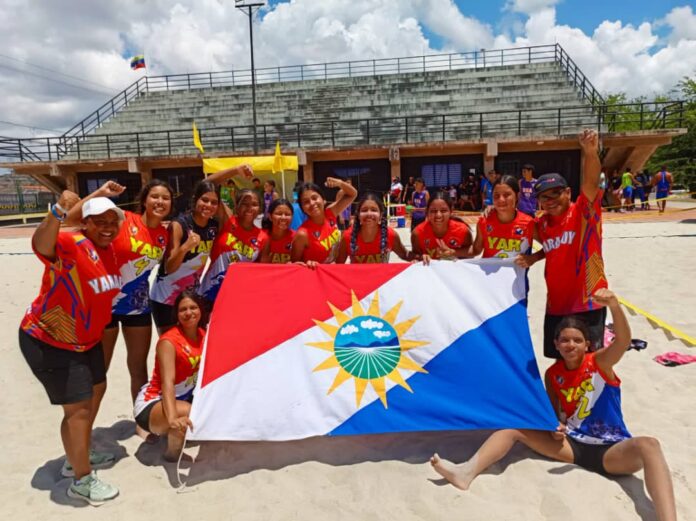 La selección de balonmano playa arrasó en esta segunda parada