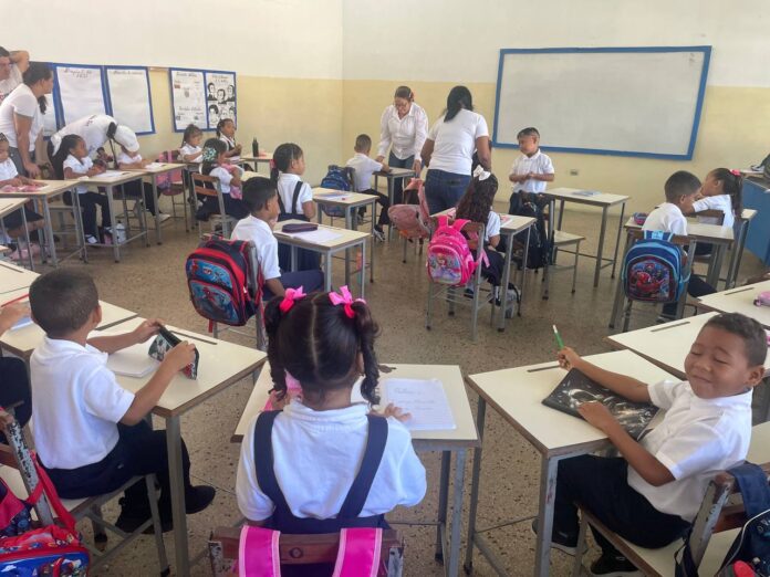 Las aulas vuelven a llenarse del entusiasmo de los escolares