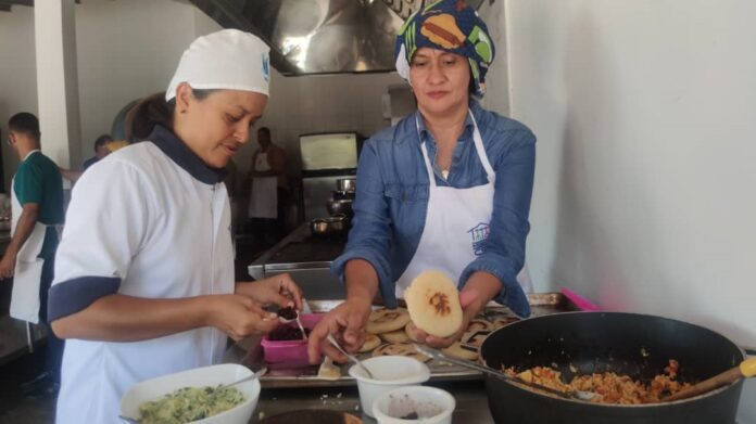 Los estudiantes del Diplomado de Cocinas Patrimoniales celebraron el Día Mundial de la Arepa