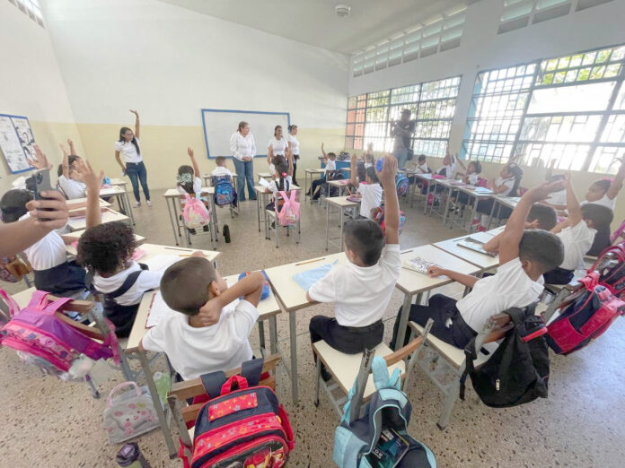 En el CE José A. Páez de Boraure, La Trinidad las autoridades dieron el inicio de clases