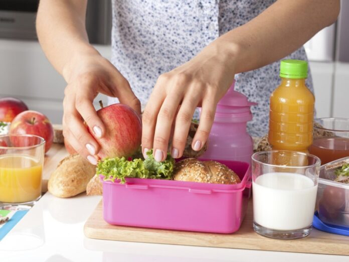 Incluya frutas en el menú de alimentos para llevar al colegio