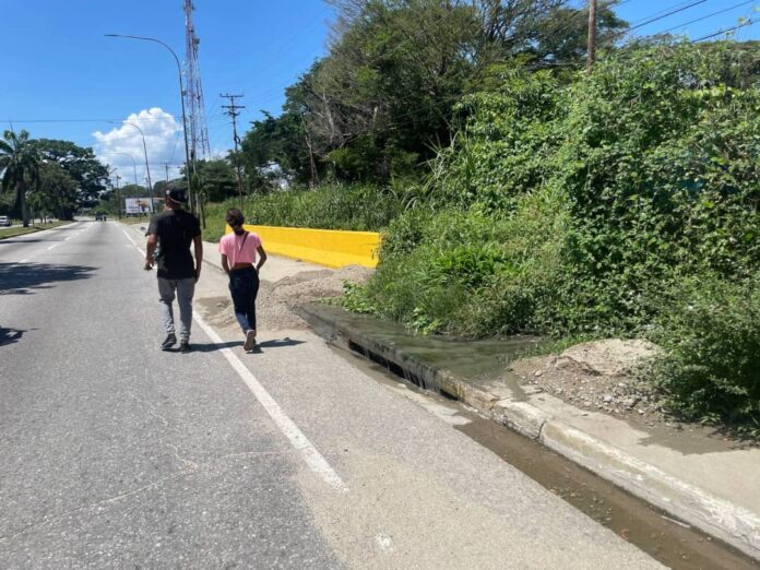 Los peatones no pueden usar esta acera