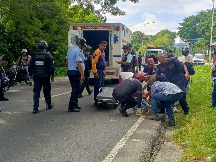 Curiosos rodearon el sitio en cuestión de segundos