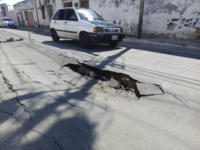 El temor de los vecinos es que con el paso de los vehículos más pesados la situación siga empeorando