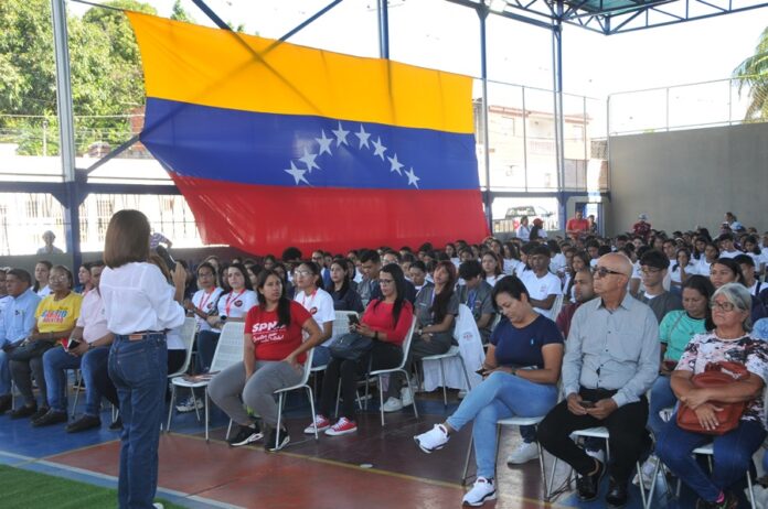 En el encuentro participaron trabajadores del sector salud y estudiantes