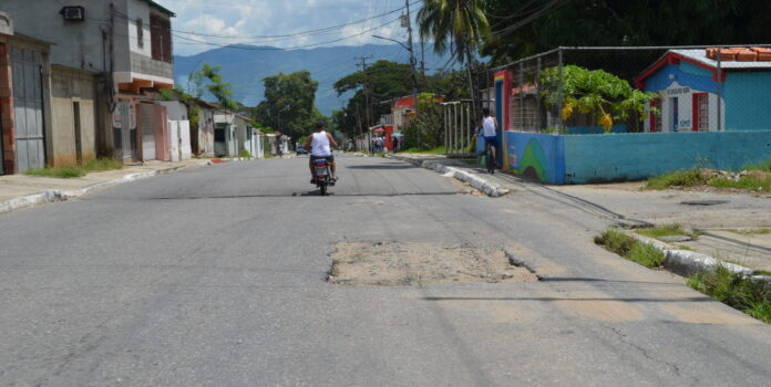 Hace falta que reparen las partes dañadas, es un peligro para quienes por allí transitan