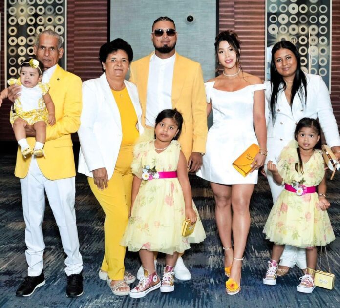 La familia Arráez se vistió de amarillo en el Juego de las Estrellas. El significado, el árbol de mango en el que el pelotero empezó a darle a la pelota a los 6 años