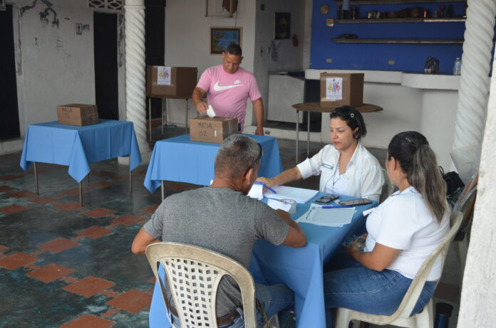 La votación en estas primarias la realizaron de manera manual