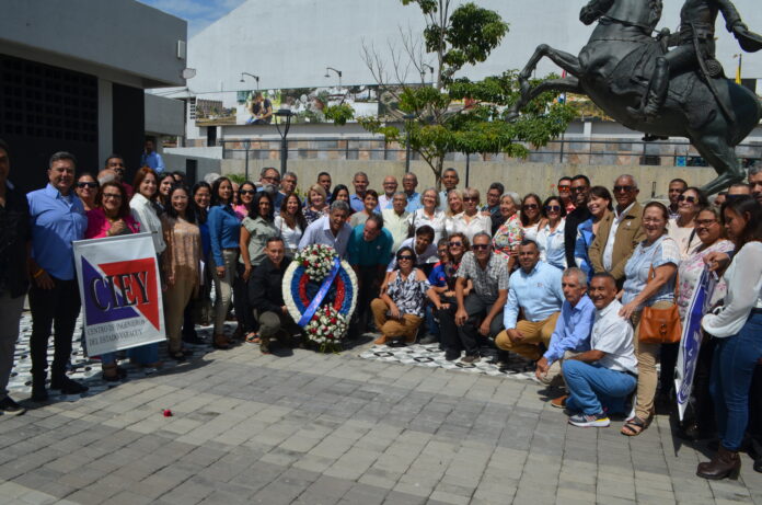 Los ingenieros ofrendaron en la plaza Bolívar de Independencia