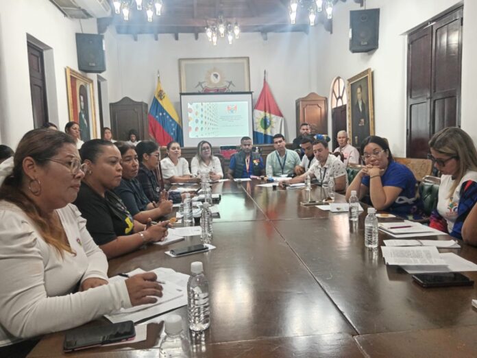 Representantes de diversos entes relacionados participan en el debate