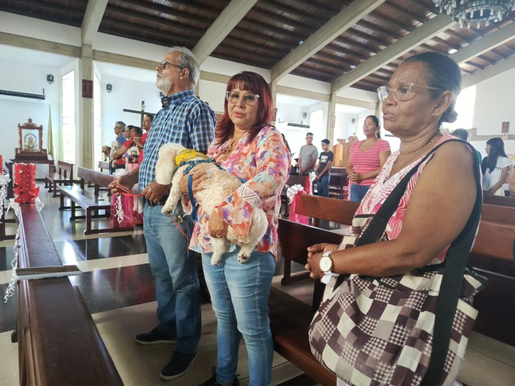 Varias familias acudieron con sus animalitos