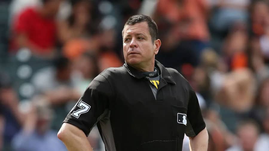 Torres hizo historia en la MLB en materia arbitral