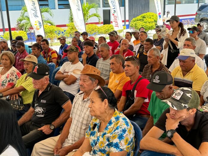 60 caficultores de varios municipio del estado se dieron cita al acto por el inicio de la zafra